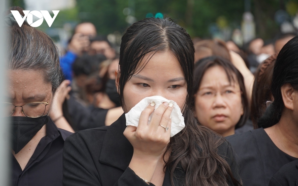 vietnamese people mourn party chief, burst into tears picture 12