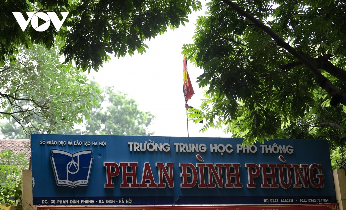 flags flown at half-mast in vietnam as people mourn party chief picture 13