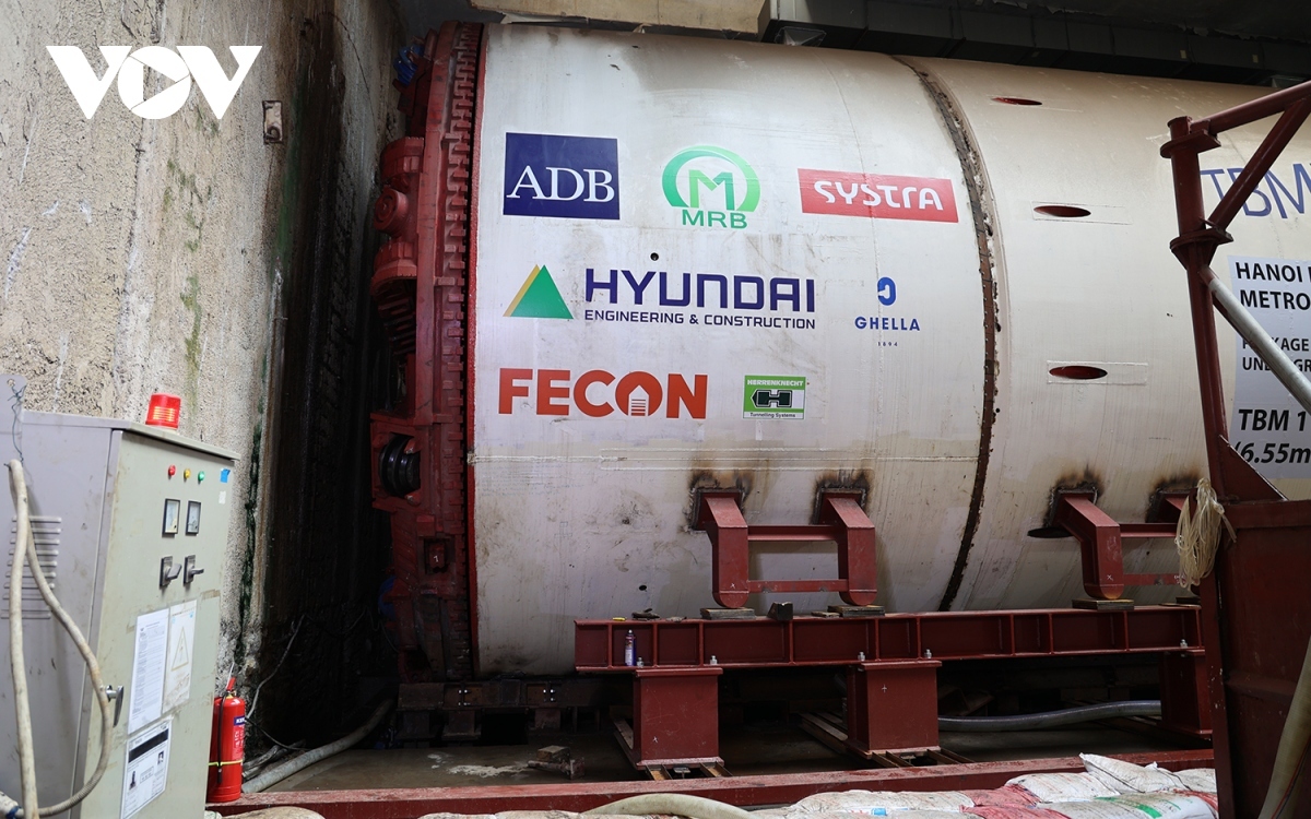 two giant tunnel boring machines ready for hanoi metro line drilling picture 13