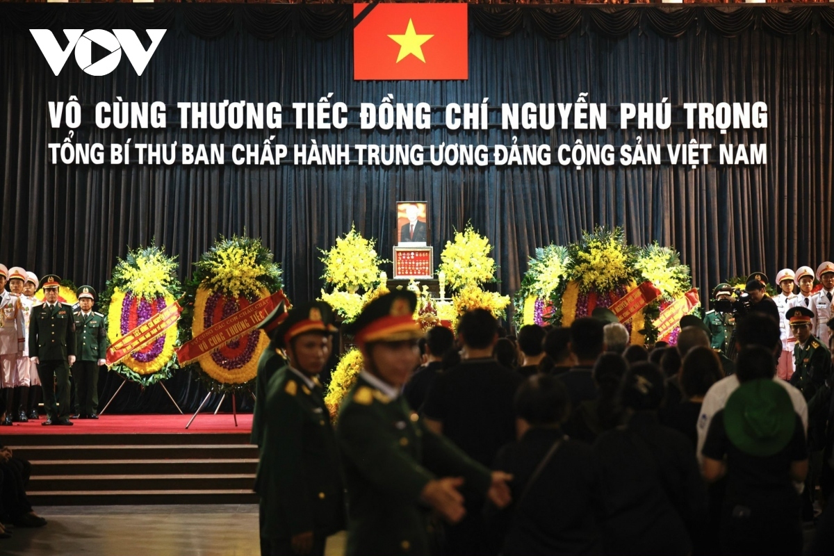 vietnamese people mourn party chief, burst into tears picture 16