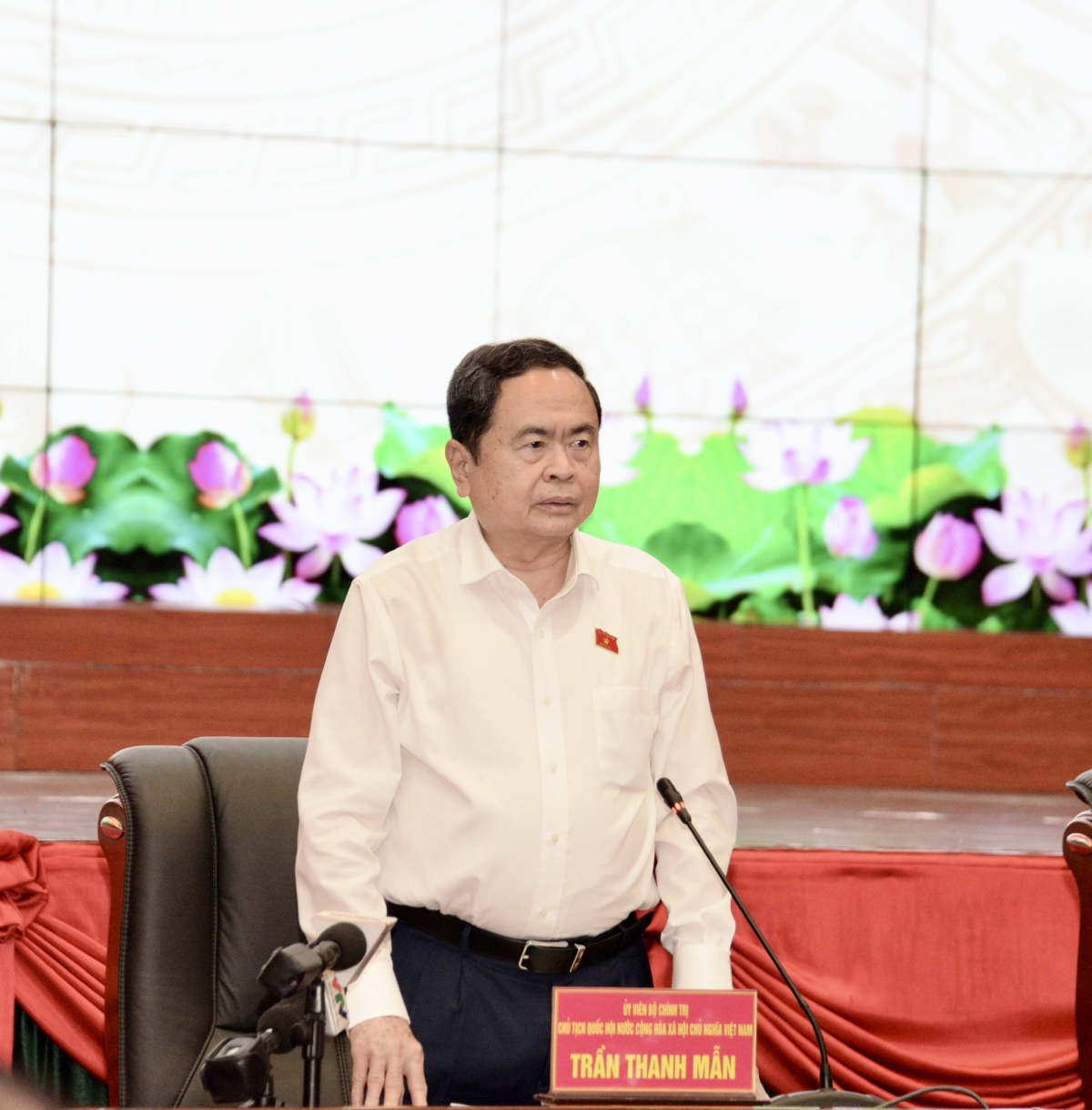 Chủ tịch Quốc hội đề nghị Hải Phòng đi đầu trong việc một luật sửa nhiều luật