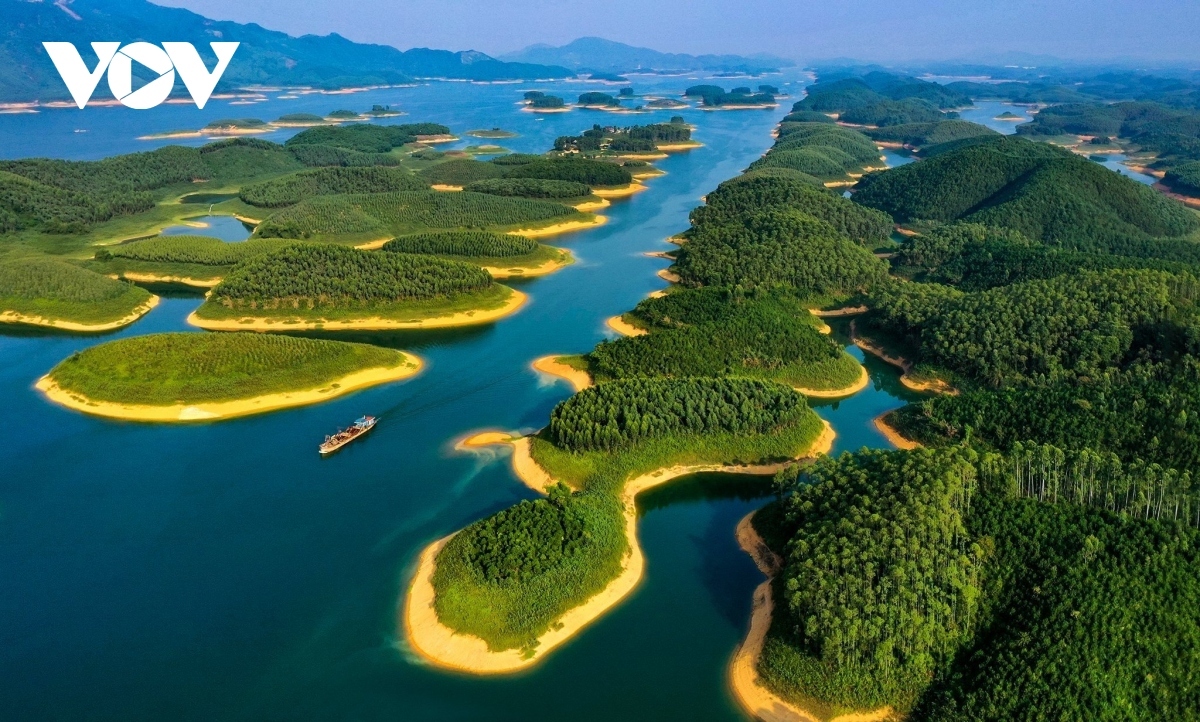 choi tro choi tren ho thac ba, mot phu nu tu vong hinh anh 1