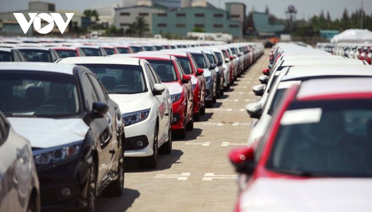 vietnam imports over 74,000 cars in first half of 2024 picture 1