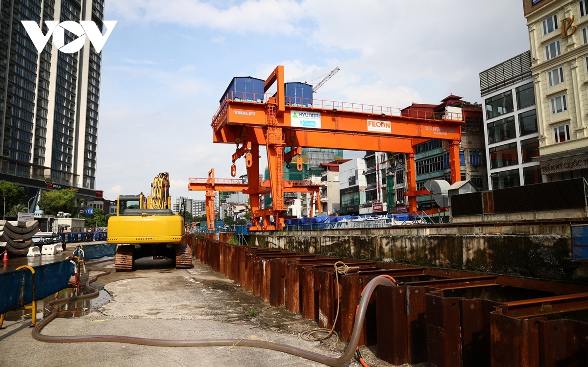 two giant tunnel boring machines ready for hanoi metro line drilling picture 3