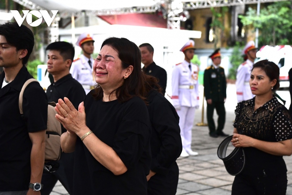 vietnamese people mourn party chief, burst into tears picture 3