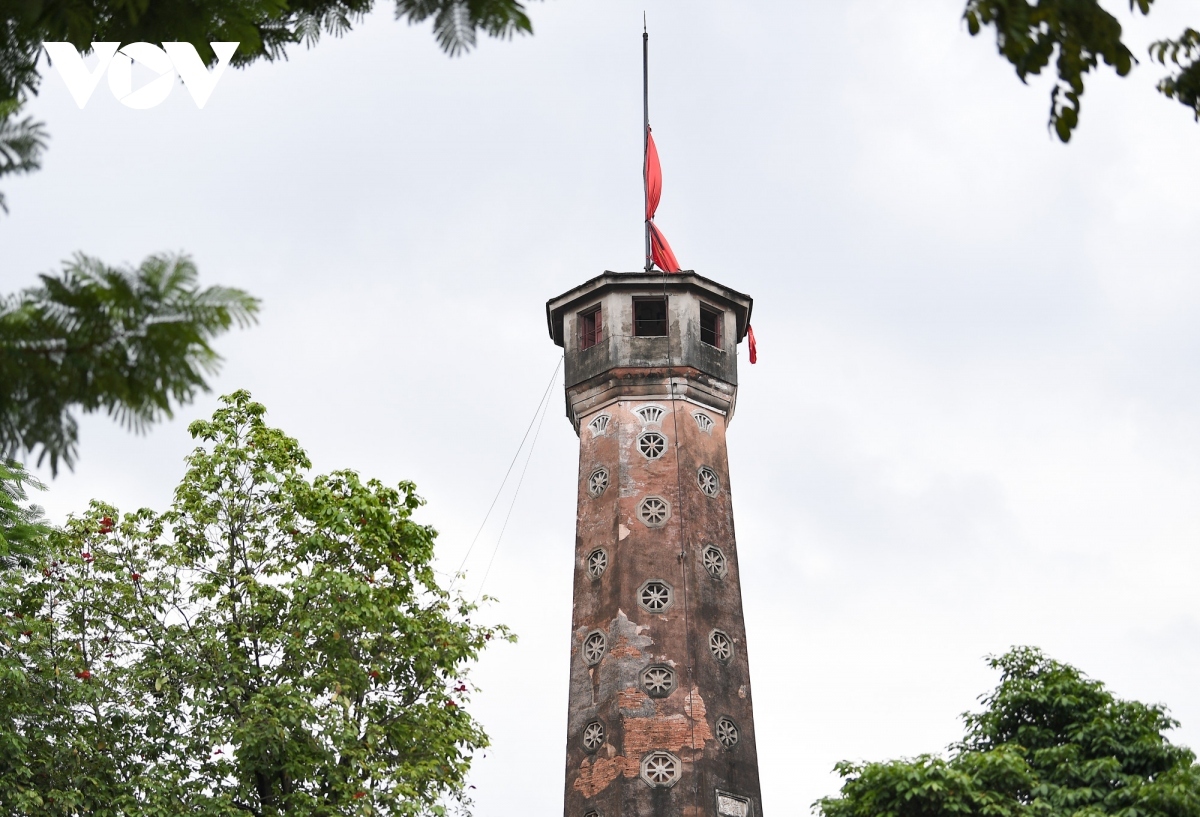 flags flown at half-mast in vietnam as people mourn party chief picture 4