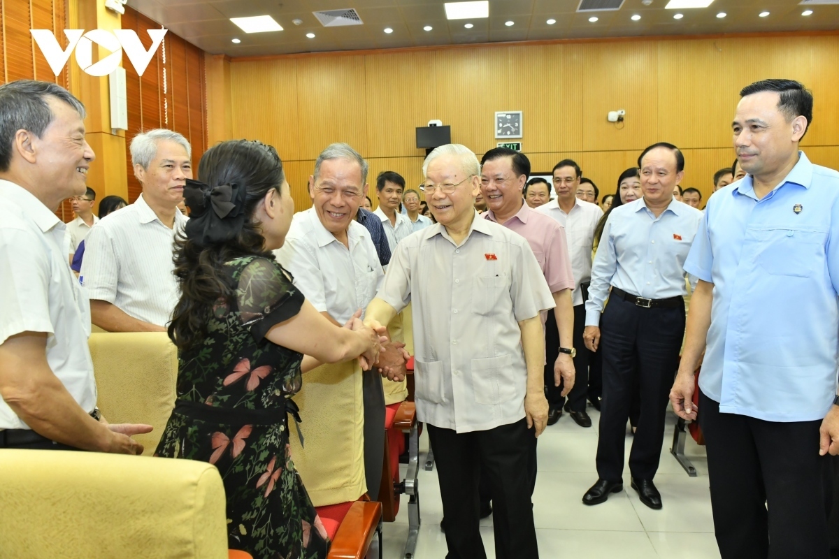 party leader nguyen phu trong and vietnamese people in photos picture 4