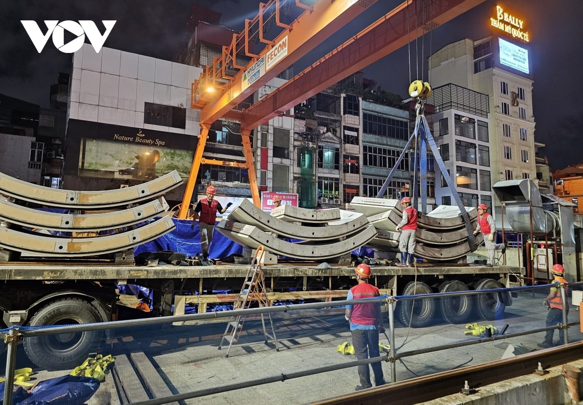 two giant tunnel boring machines ready for hanoi metro line drilling picture 4