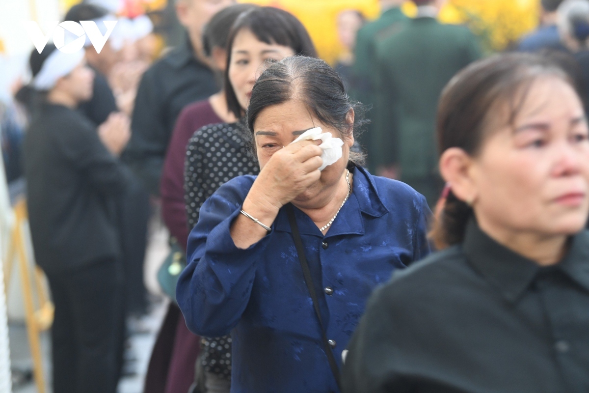 vietnamese people mourn party chief, burst into tears picture 4