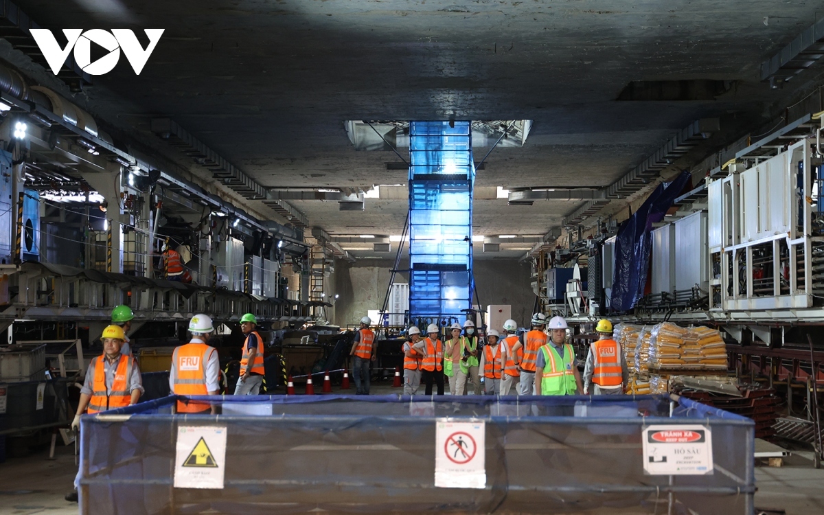 two giant tunnel boring machines ready for hanoi metro line drilling picture 5