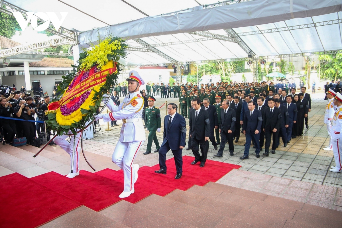 senior vietnamese leaders pay respects to party general secretary nguyen phu trong picture 6