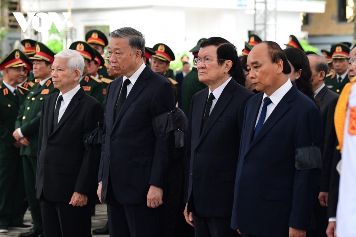 senior vietnamese leaders pay respects to party general secretary nguyen phu trong picture 7