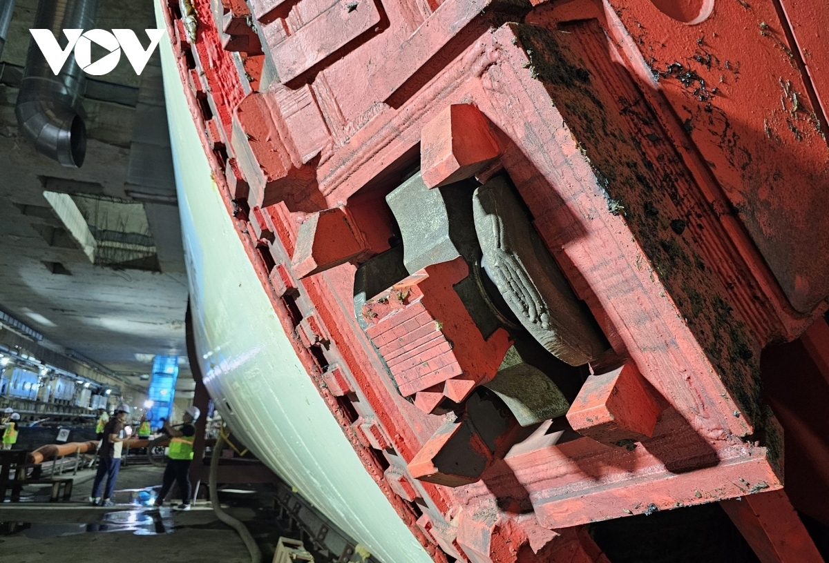 two giant tunnel boring machines ready for hanoi metro line drilling picture 7