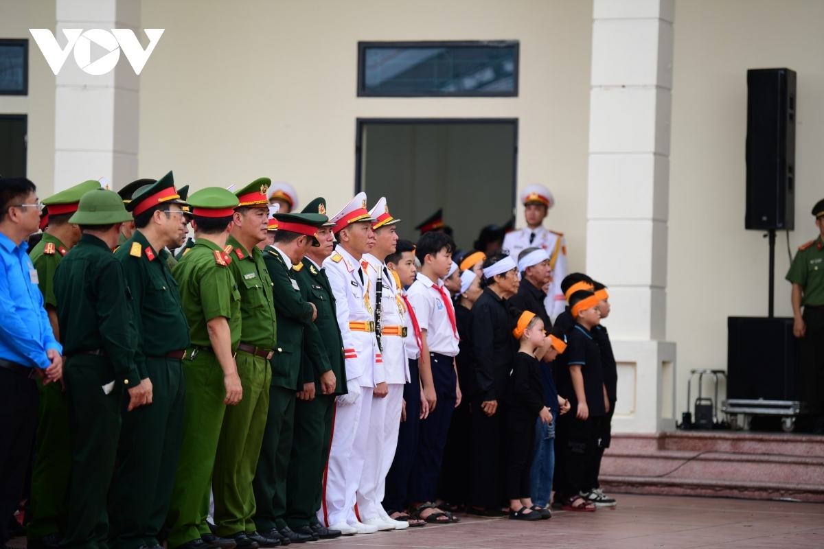 hometown of party leader nguyen phu trong holds memorial service picture 7