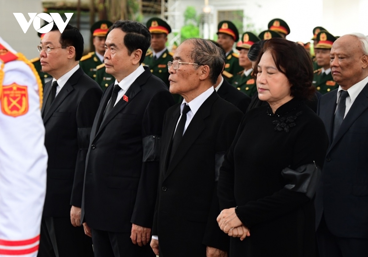 senior vietnamese leaders pay respects to party general secretary nguyen phu trong picture 8