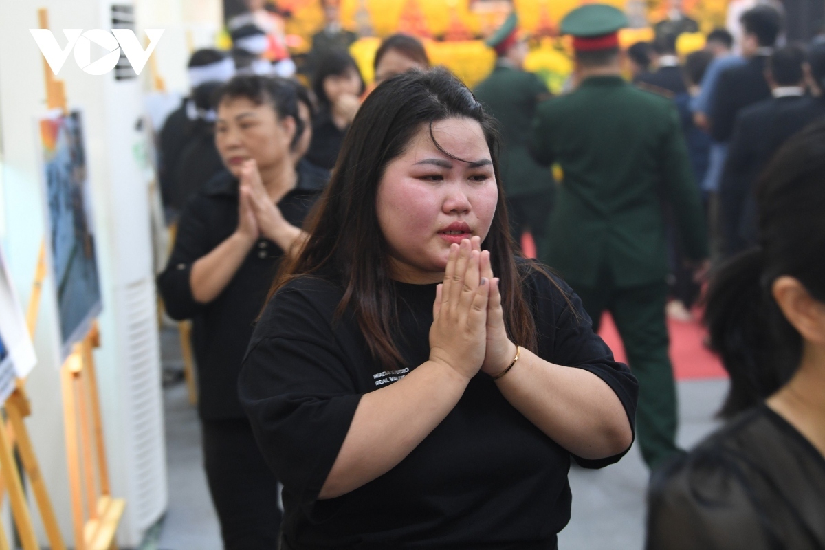 vietnamese people mourn party chief, burst into tears picture 9