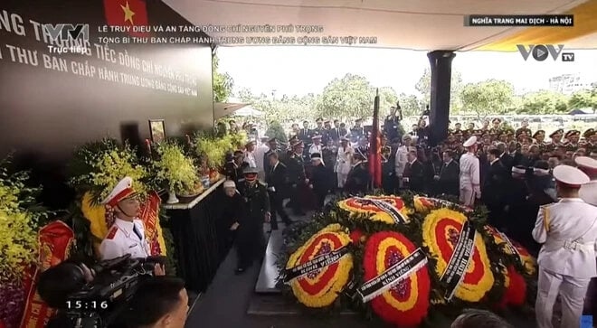 party general secretary laid to rest at hanoi s mai dich cemetery picture 1