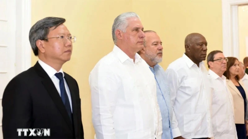 cuban president pays tribute to vietnamese party chief in havana picture 1
