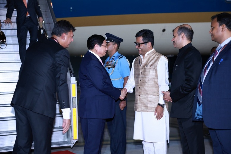 pm pham minh chinh arrives in new delhi for state visit to india picture 1