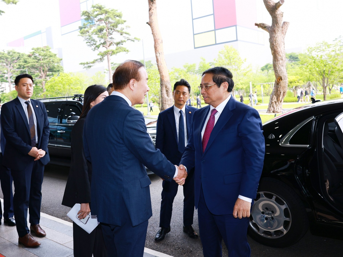vietnamese pm visits mega chip cluster in gyeonggi picture 1