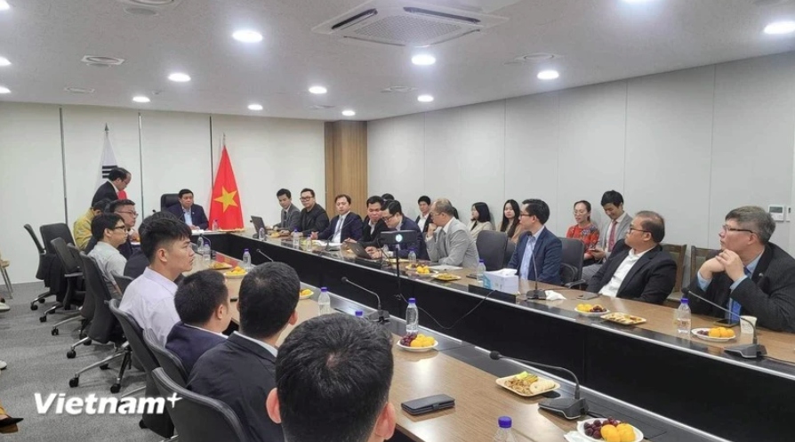 minister calls on rok-based network to support vn s semiconductor, ai industries picture 1