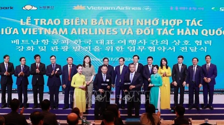 vietnam airlines welcomes 15 millionth passenger on vietnam - rok route picture 1