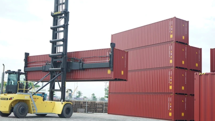 hoa phat delivers over 500 containers to world s leading container leasing firm picture 1