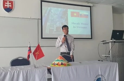 vietnam s images introduced at summer camp in slovakia picture 1