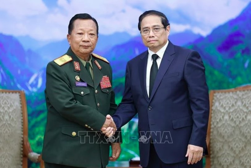 pm pham minh chinh hosts lao deputy pm, defence minister picture 1