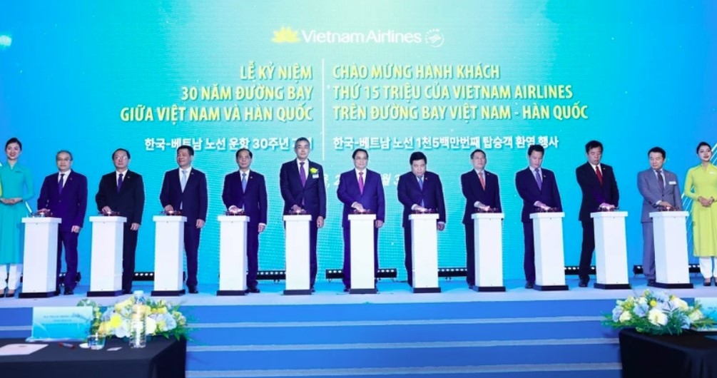 vietnam airlines marks 30 years of its direct flights to rok picture 1