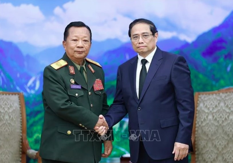 PM Pham Minh Chinh hosts Lao Deputy PM, Defence Minister