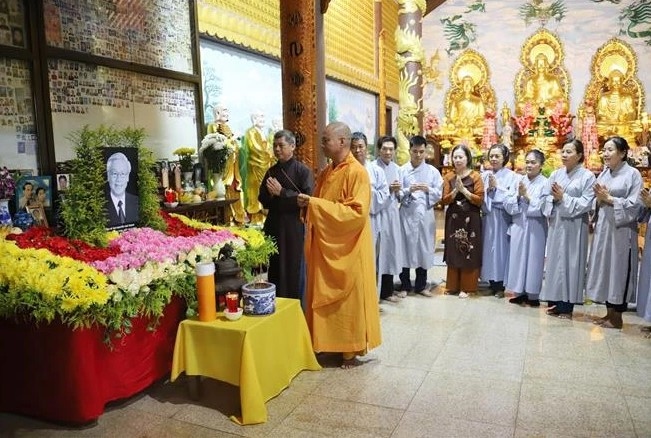 overseas vietnamese mourn party leader picture 1