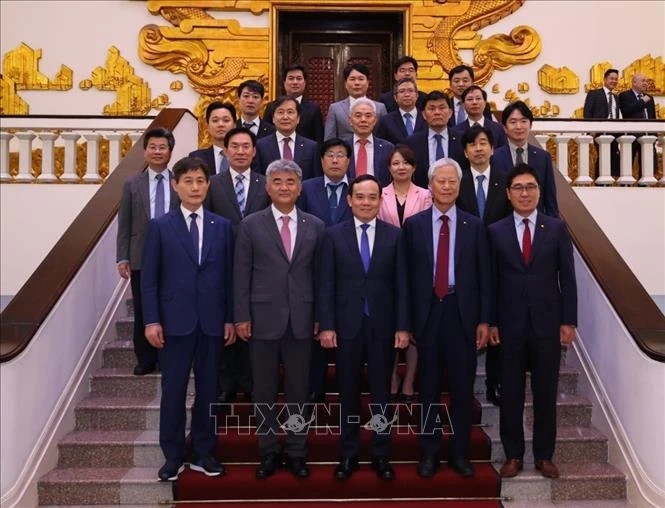 vietnam welcomes rok investment in affordable housing deputy pm picture 1