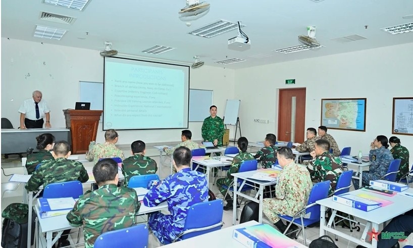 un military observer training of trainer course opens in hanoi picture 1