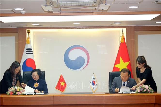 vietnam and rok boost cooperation in public administration picture 1