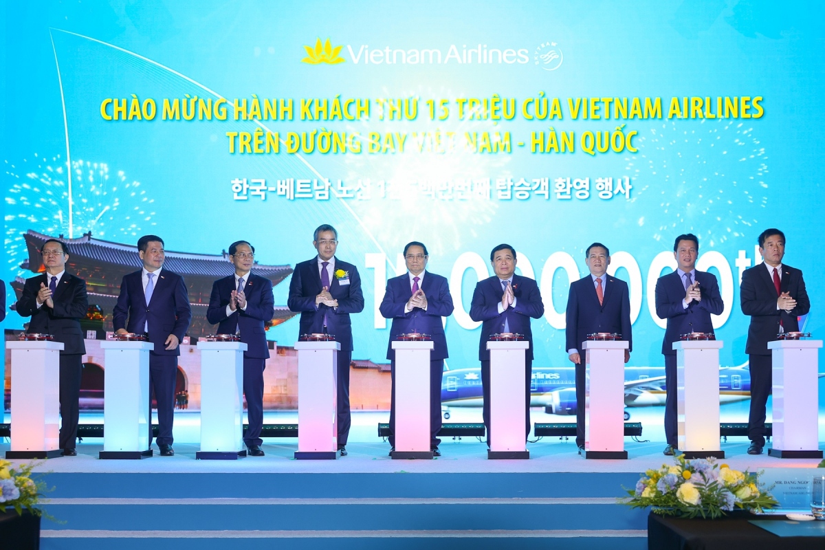 vietnam airlines ghi dau cot moc 30 nam duong bay viet nam - han quoc hinh anh 1