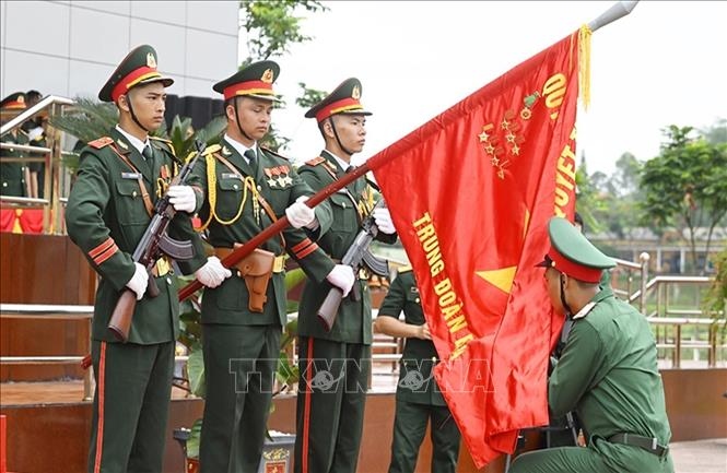 khac phuc vuong mac, bat cap ve che do, chinh sach doi voi si quan hinh anh 1