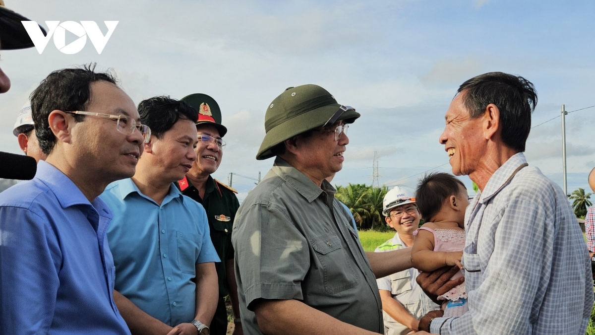 Thủ tướng: Không đặt ra những quy định cản trở đưa cát về đắp nền đường ở ĐBSCL