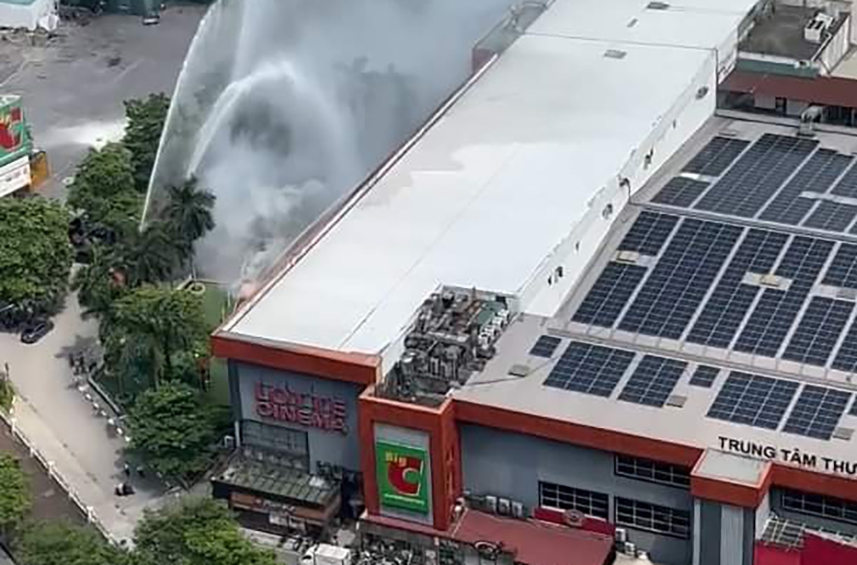 fire guts big c thang long shopping mall picture 1