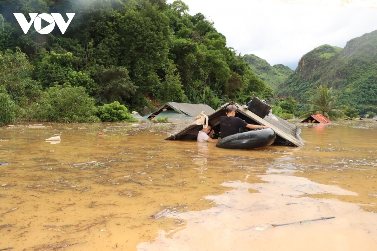 Flash floods and landslides leave 19 dead or missing in northern region