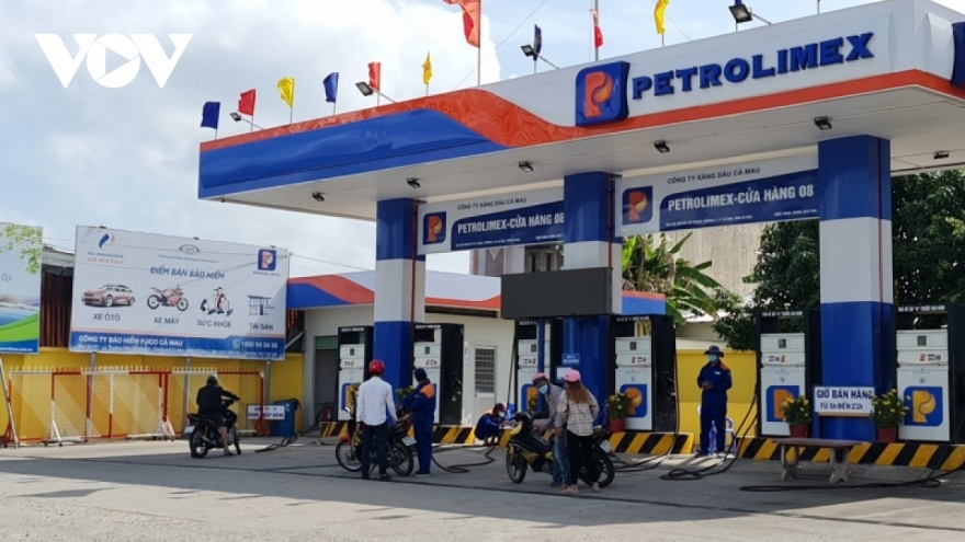 petrol prices plunge for third consecutive time to below vnd23,000 litre picture 1