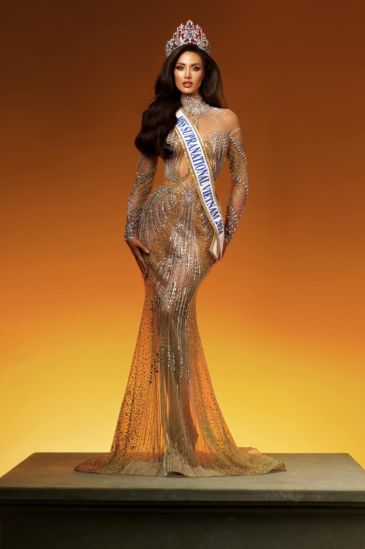 nguoi dep indonesia dang quang miss supranational 2024, lydie vu tay trang hinh anh 3