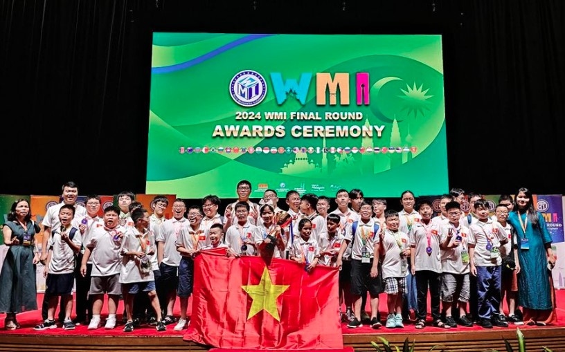 all vietnamese students win prizes at mathematics contest in malaysia picture 1