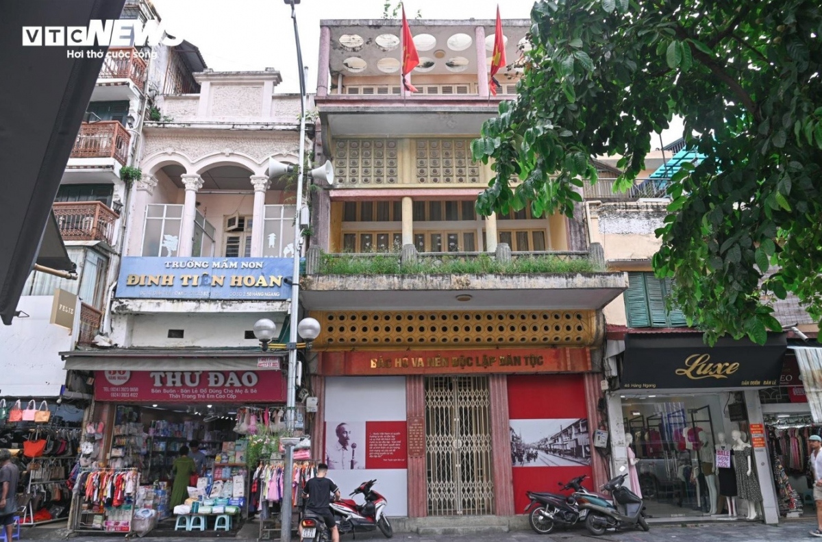 national flags at half-mast for state funeral of party leader picture 4