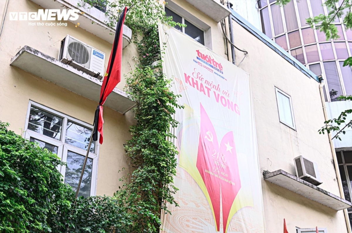 national flags at half-mast for state funeral of party leader picture 6