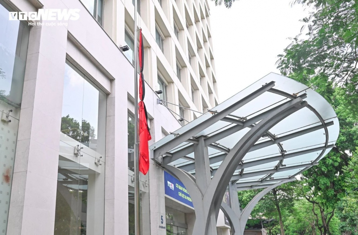 national flags at half-mast for state funeral of party leader picture 7