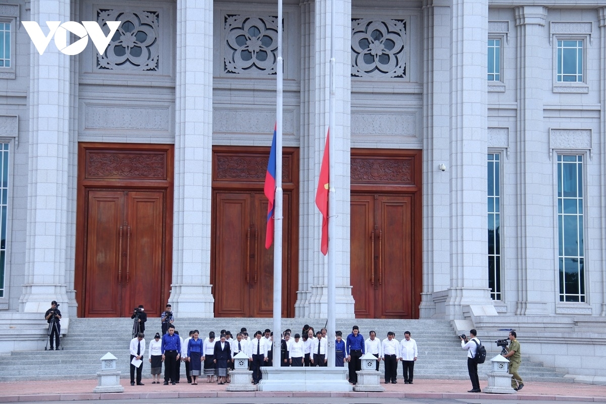 vietnamese embassies hold tribute-paying ceremonies for party chief picture 15