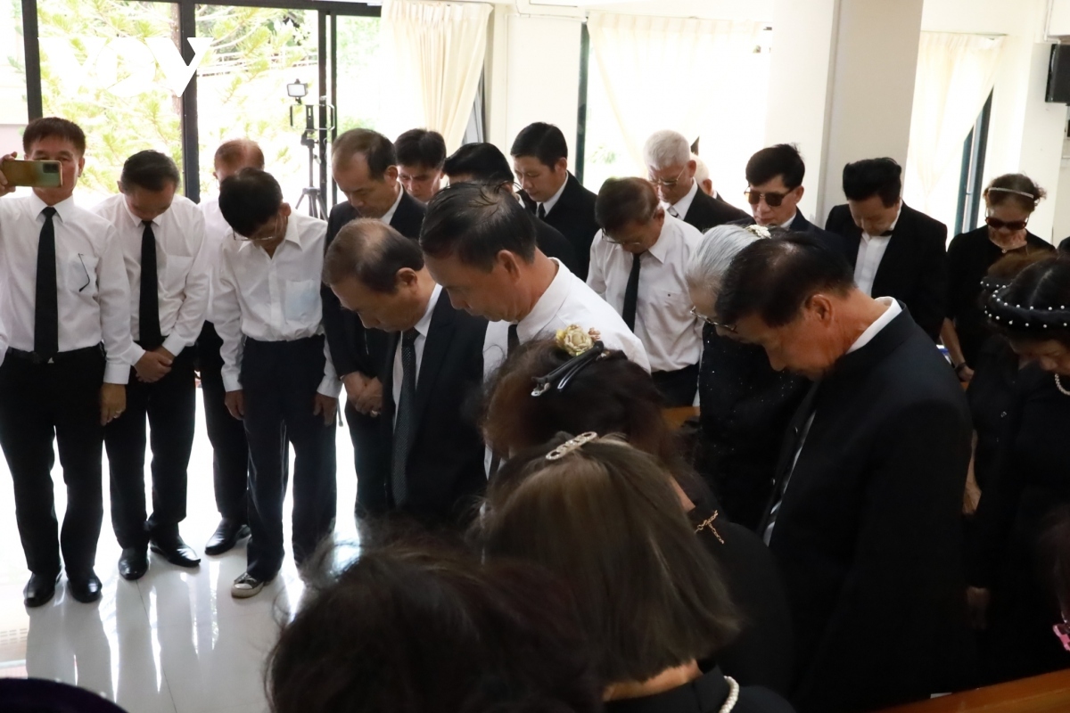 vietnamese embassies hold tribute-paying ceremonies for party chief picture 19