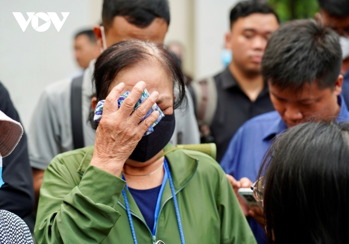 people line up to mourn respected vietnamese leader nguyen phu trong picture 6