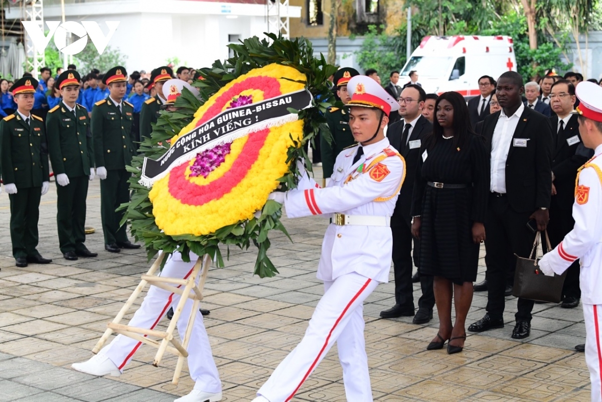 foreign delegations pay tribute to vietnamese party general secretary nguyen phu trong picture 5